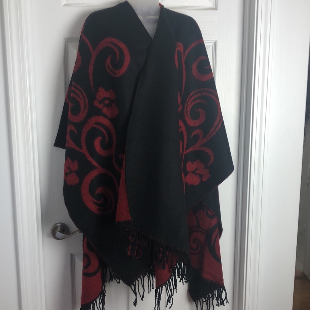 VTG Ashley Stewart Wrap/Ruana Versatile Dramatic Red Black. Eye Catching.